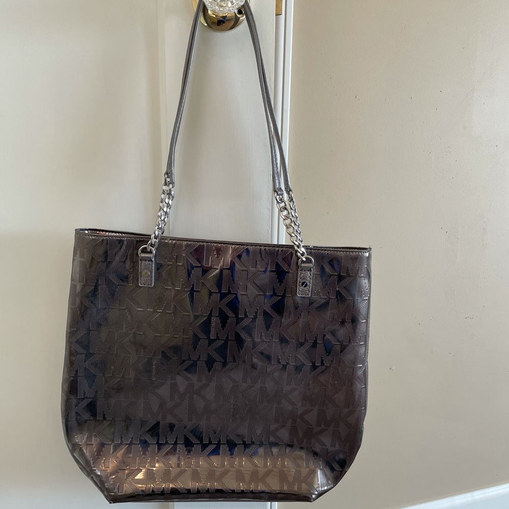 Michael Kors, Silver Purse with chain detail.